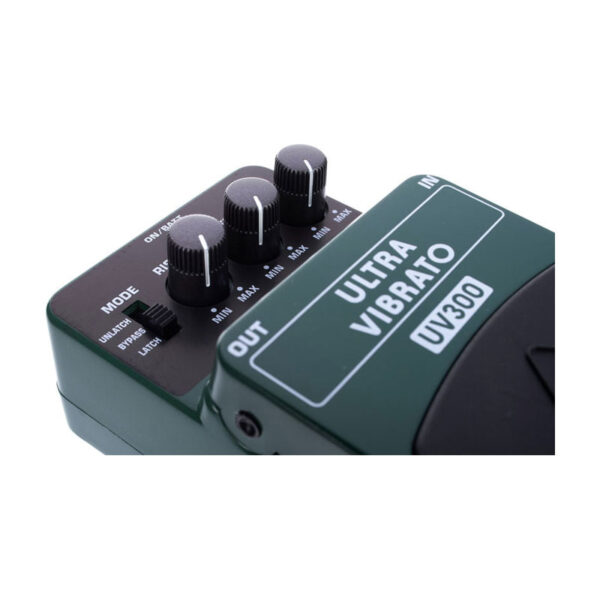 افکت گیتار الکتریک بهرینگر Behringer UV300 Ultra Vibrato Pedal